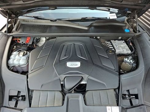 Certified 2023 Porsche Cayenne AWD/4WD image 29