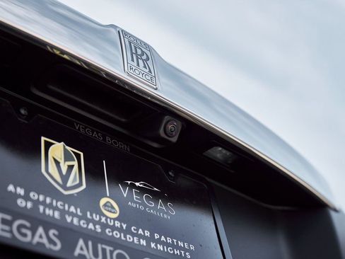 Used 2025 Rolls-Royce Phantom Sedan image 14