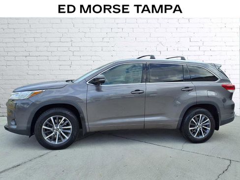 Used 2018 Toyota Highlander XLE image 2