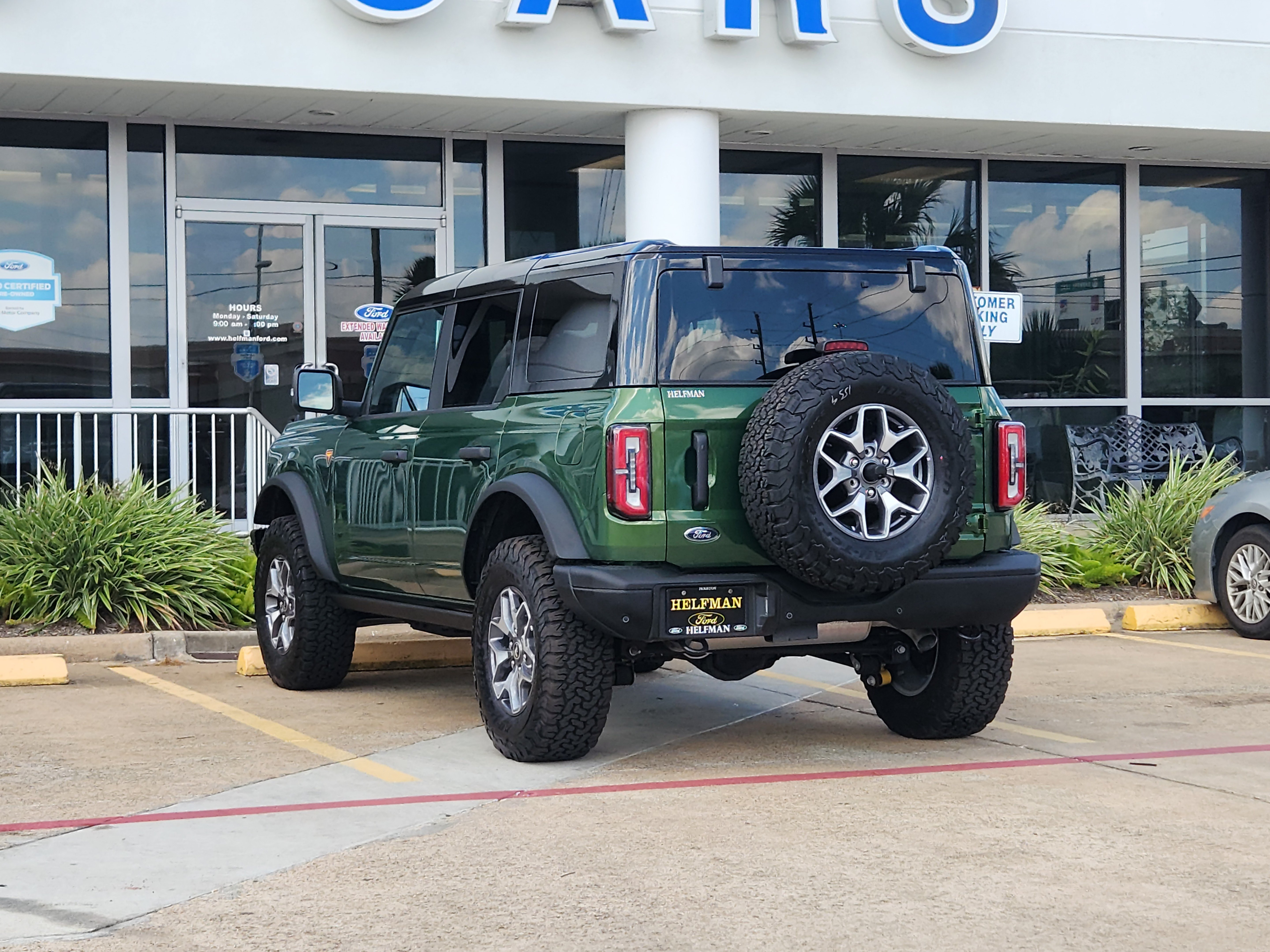 Used 2025 Ford Bronco Badlands AWD/4WD image 3