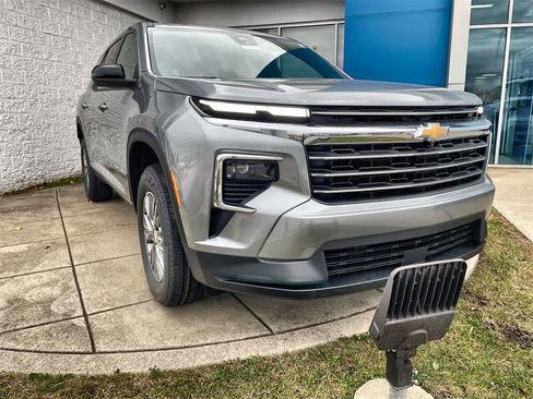 New 2026 Chevrolet Traverse LT w/ Driver Confidence Package image 2