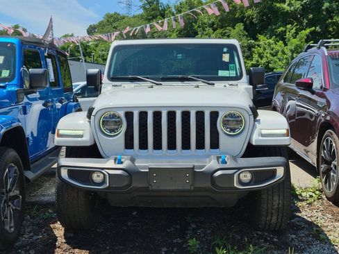 Used 2022 Jeep Wrangler Unlimited Sahara w/ Cold Weather Group AWD/4WD image 3