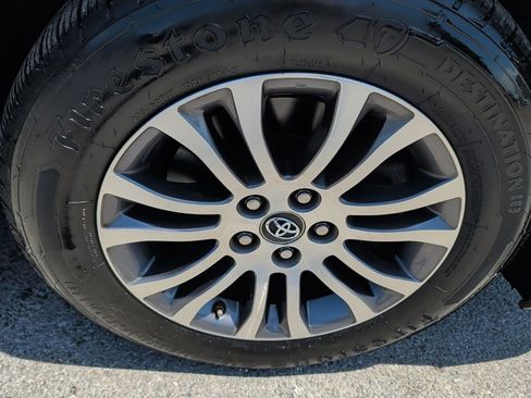 Used 2018 Toyota Sienna XLE Premium FWD image 9