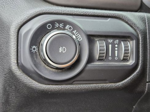 Used 2018 Jeep Wrangler Unlimited Sport S image 35