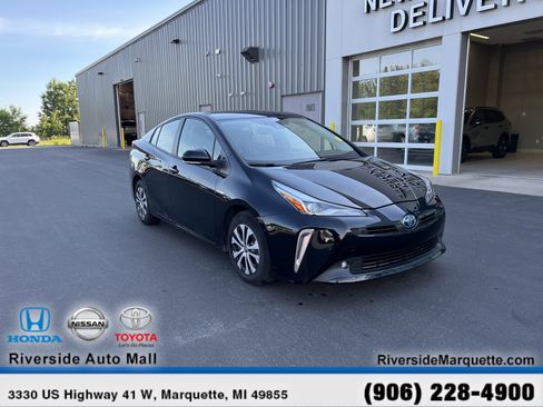 Used 2022 Toyota Prius XLE AWD/4WD image 1