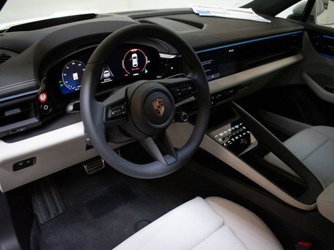 Used 2025 Porsche Macan 4S Electric image 4
