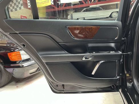 Used 2018 Lincoln Continental Premiere AWD/4WD image 26