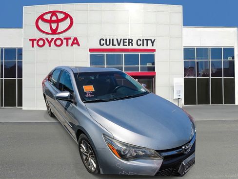 Used 2017 Toyota Camry SE FWD image 1