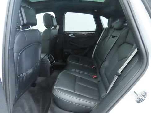 Used 2022 Porsche Macan S image 22