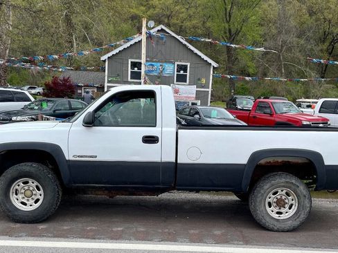 Used 2002 Chevrolet Silverado 2500 4x4 Regular Cab image 2