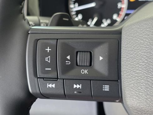 New 2026 Nissan Pathfinder SV w/ SV Premium Package FWD image 31