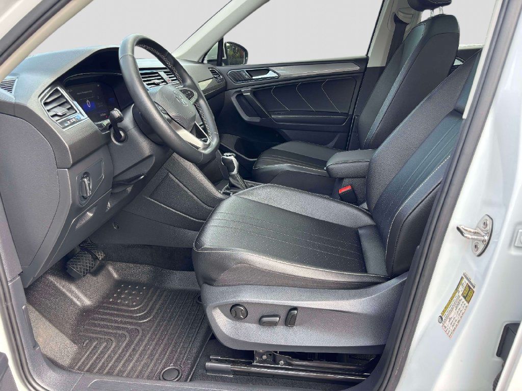 Used 2022 Volkswagen Tiguan SE AWD/4WD image 10