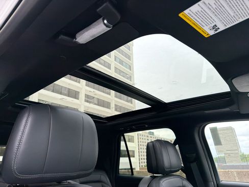 New 2026 Lincoln Navigator L Reserve AWD/4WD image 15