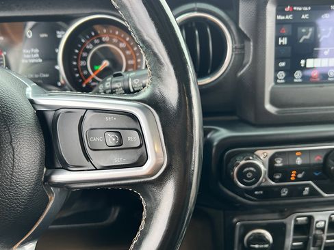 Used 2019 Jeep Wrangler Unlimited Sahara w/ Cold Weather Group image 34