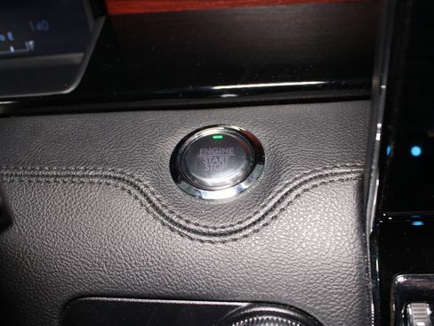 Used 2024 Lincoln Navigator Reserve image 13