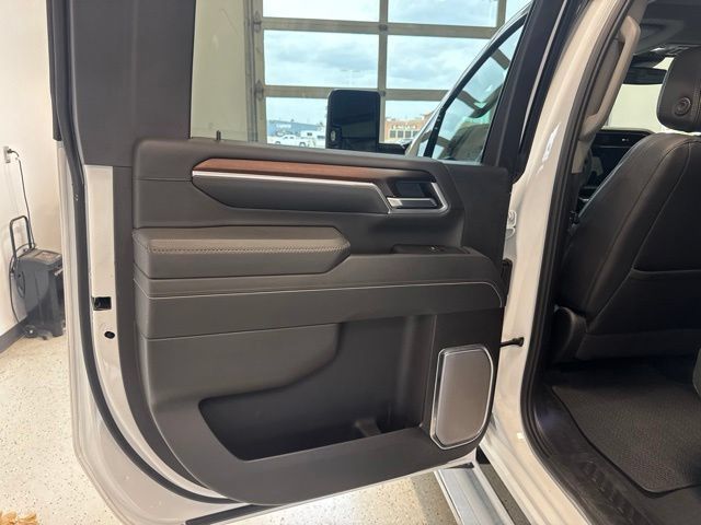 Used 2025 GMC Sierra 3500 Denali AWD/4WD image 43