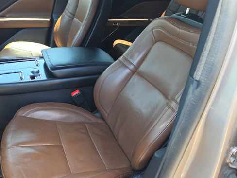 Used 2020 Lincoln Aviator Reserve w/ Elements Package Plus RWD image 9