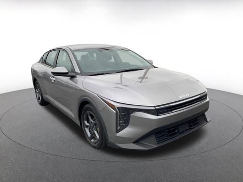 Used 2025 Kia K4 LXS image 1