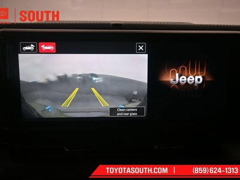 Used 2024 Jeep Wrangler High Altitude AWD/4WD image 18