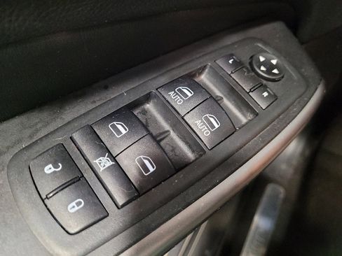 Used 2019 Jeep Cherokee Limited image 27