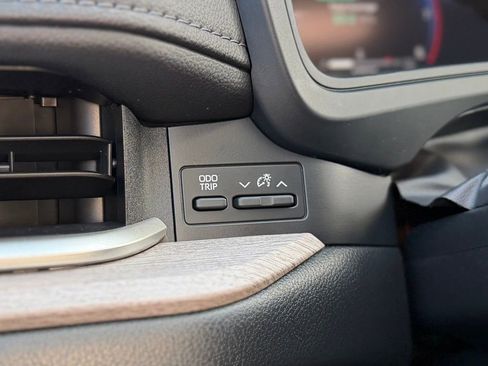 Used 2024 Toyota Grand Highlander Platinum image 41