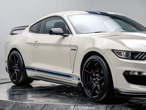 Used 2020 Ford Mustang Shelby GT350R w/ GT350R Equipment Group 920A RWD image 32
