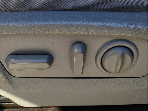 Used 2022 GMC Sierra 2500 SLE w/ SLE Convenience Package image 15