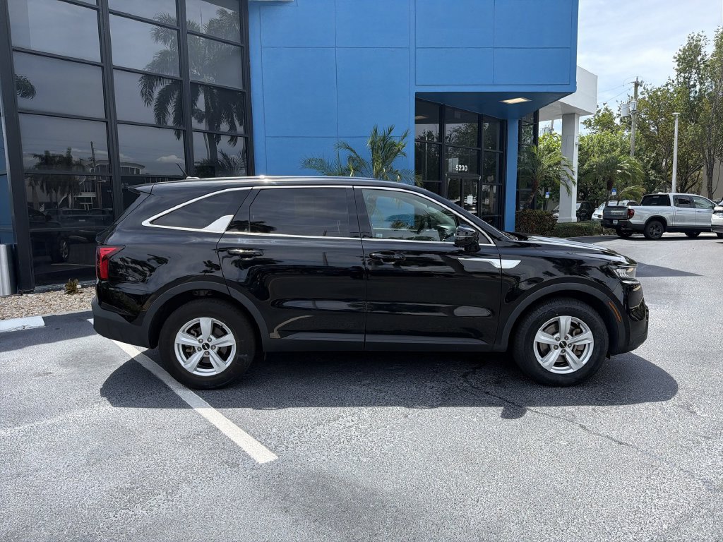 Used 2023 Kia Sorento LX FWD image 9