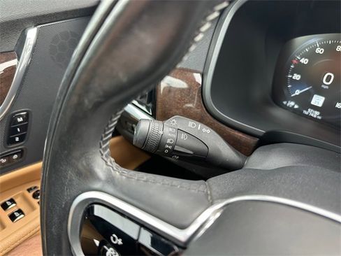 Used 2018 Volvo S90 T5 Momentum w/ Convenience Package image 24