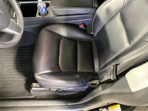 Used 2021 Tesla Model Y Long Range AWD/4WD image 9