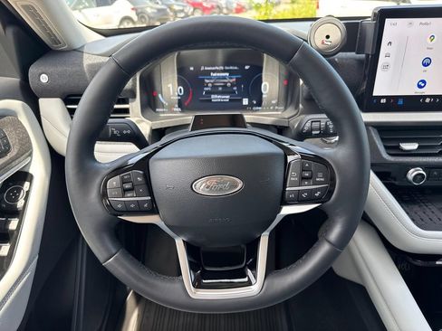 Used 2025 Ford Explorer Platinum w/ Ultimate Package AWD/4WD image 12