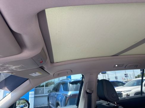 Used 2021 Volkswagen Atlas SEL Premium image 3