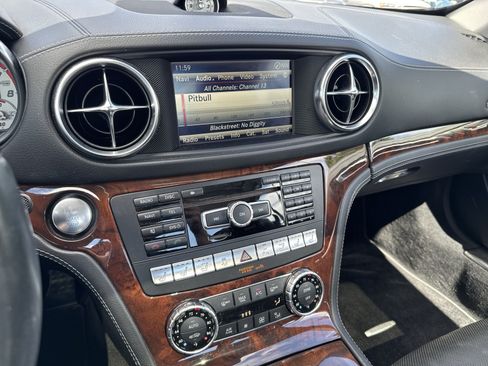 Used 2014 Mercedes-Benz SL 550 image 14