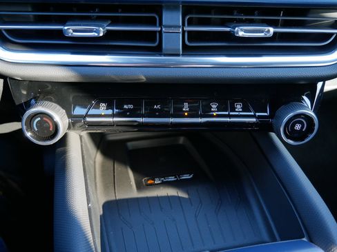 New 2026 Chevrolet Equinox EV LT image 8