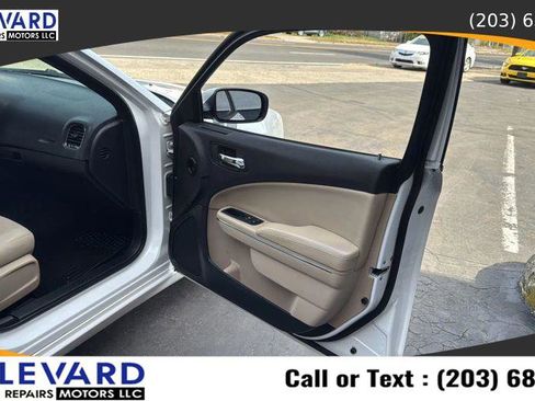 Used 2013 Dodge Charger SE w/ Sport Appearance Group image 35