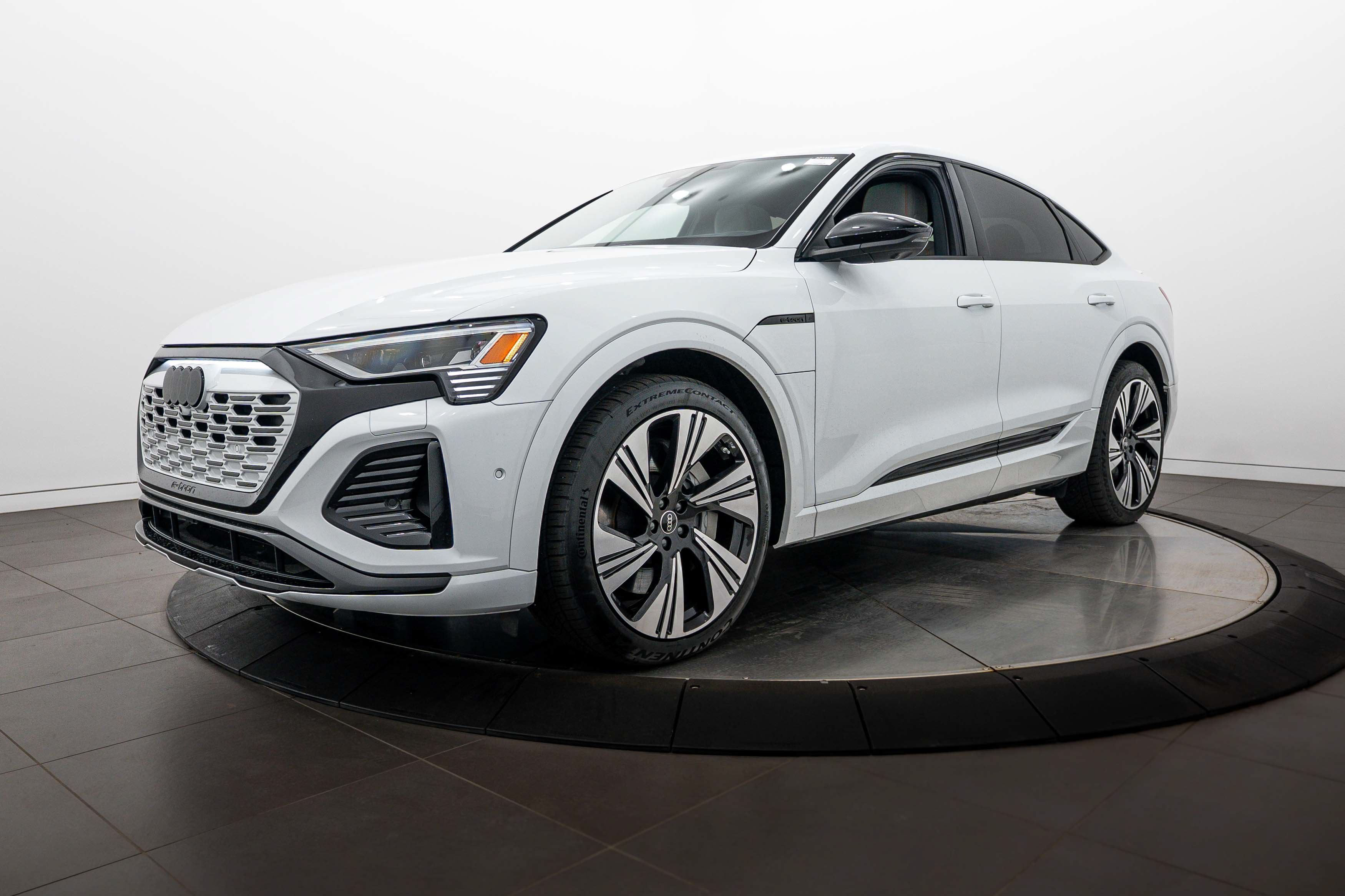 Used 2024 Audi Q8 e-tron Prestige w/ Prestige Package AWD/4WD image 6