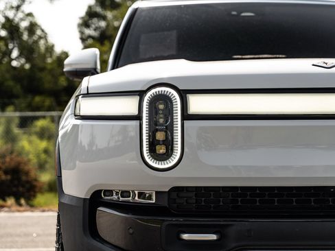 Used 2023 Rivian R1S Adventure AWD/4WD image 12