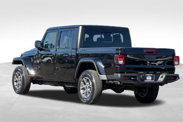 Used 2025 Jeep Gladiator Sport AWD/4WD image 6