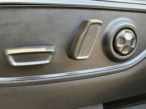 Used 2022 Jeep Grand Cherokee L Limited image 12