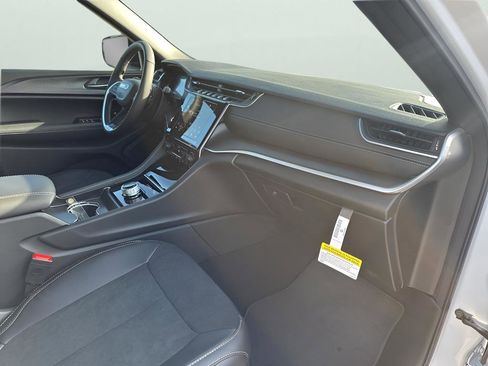 New 2025 Jeep Grand Cherokee L Laredo image 14