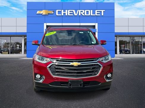 Used 2021 Chevrolet Traverse LT image 2