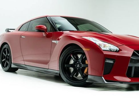 Used 2017 Nissan GT-R Track Edition AWD/4WD image 3