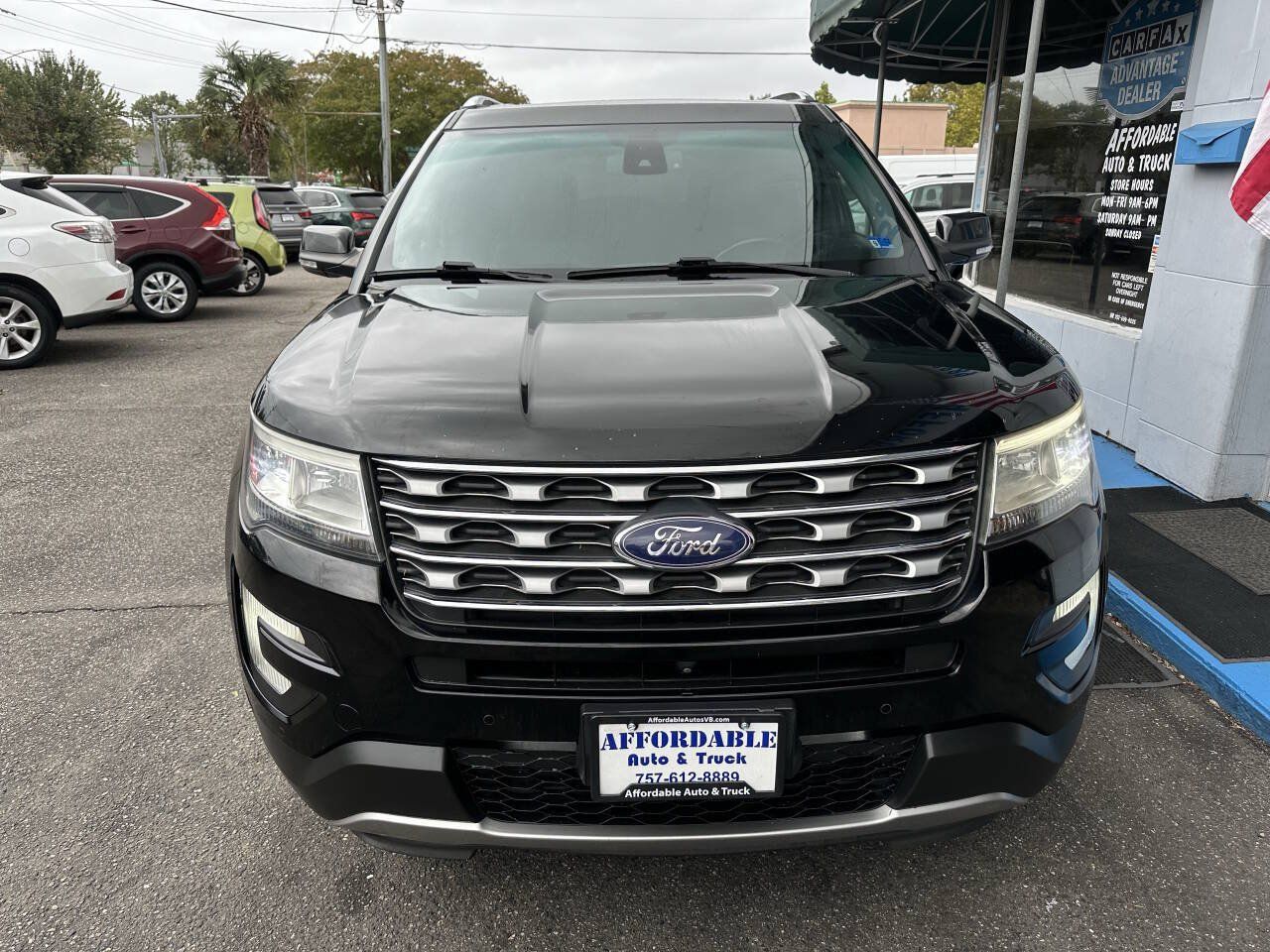 Used 2017 Ford Explorer Limited w/ Equipment Group 301A AWD/4WD image 9