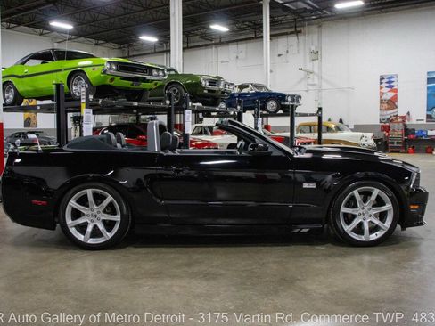 Used 2011 Ford Mustang GT Premium w/ Comfort Pkg RWD image 9