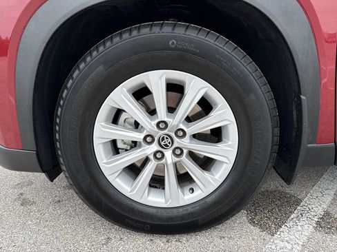 Certified 2024 Toyota Grand Highlander FWD image 18