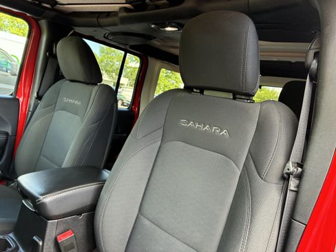 Used 2018 Jeep Wrangler Unlimited Sahara w/ Cold Weather Group AWD/4WD image 21