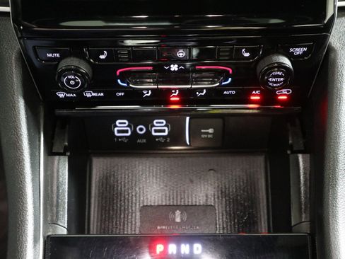 Used 2024 Jeep Grand Cherokee L Laredo image 30