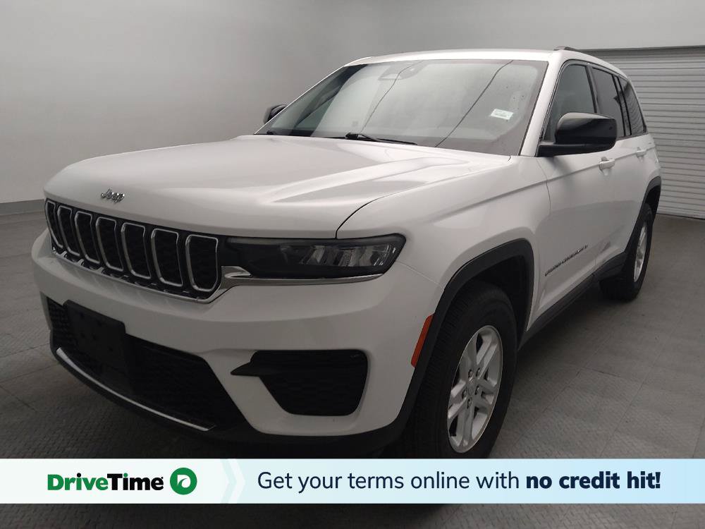 Used 2024 Jeep Grand Cherokee Laredo RWD image 1