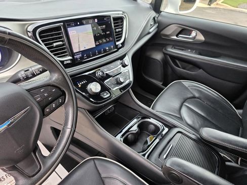 Used 2021 Chrysler Pacifica Limited w/ S Appearance Package FWD image 22