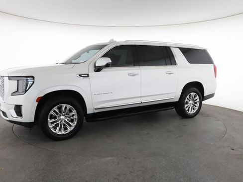 Used 2021 GMC Yukon XL SLT w/ SLT Premium Package AWD/4WD image 6